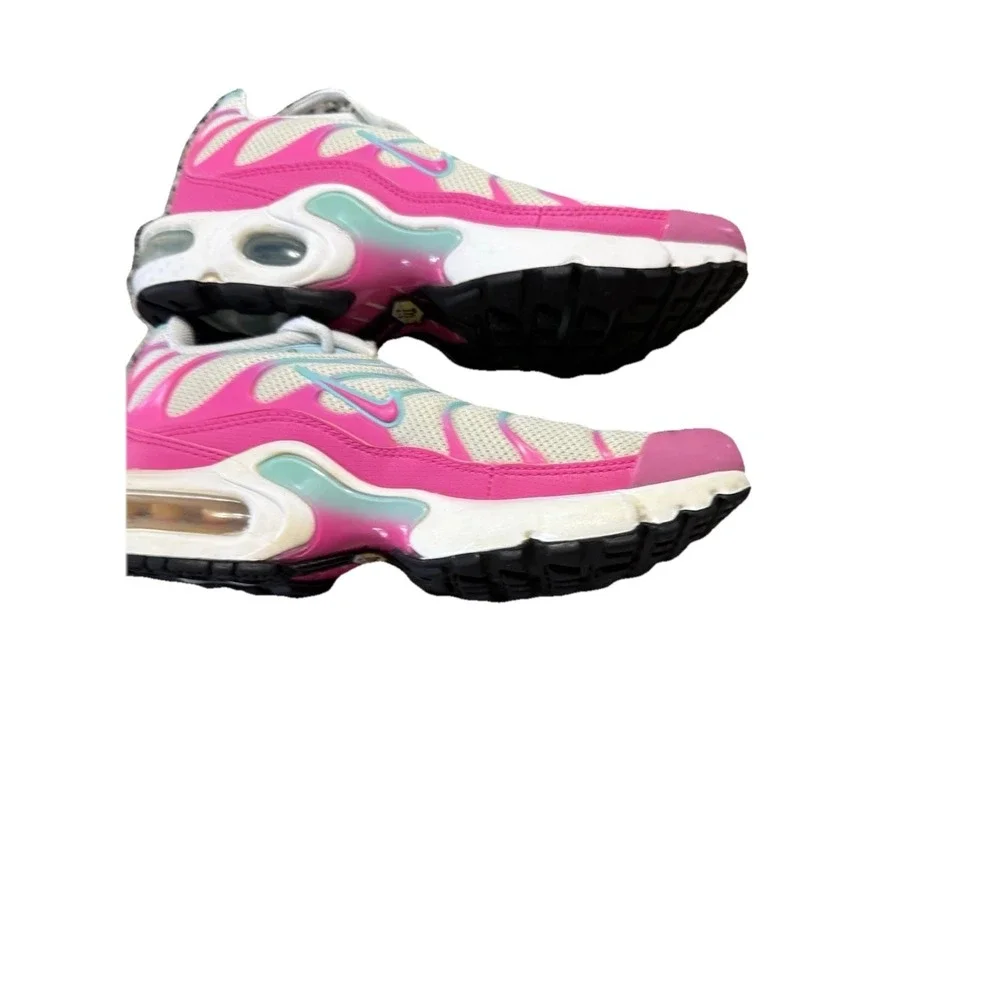 Nike‎ Air Size 4.5 Youth Pink And Teal Beautiful Nice Sneakers